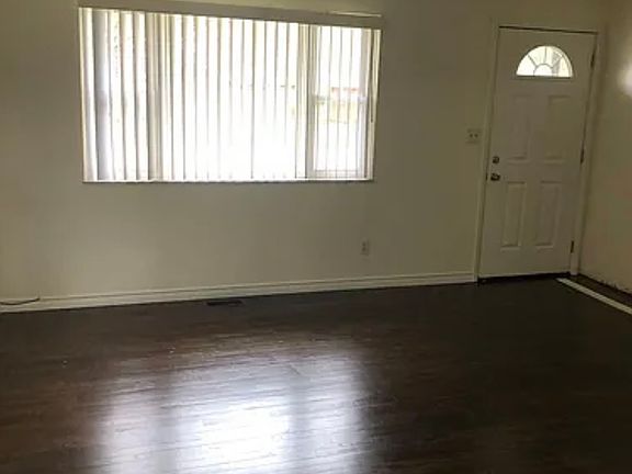 2nd image of 1014 Nutmeg Sq N