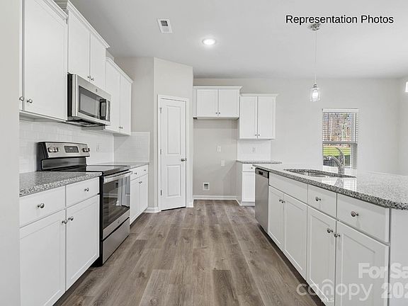 5th image of 209 Roxanna Ct