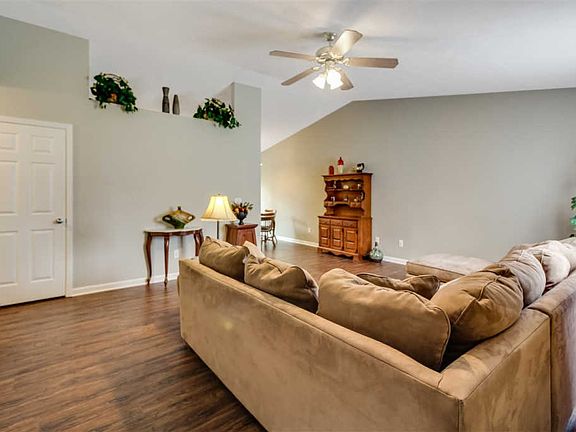 4th image of 107 Brandy Dr