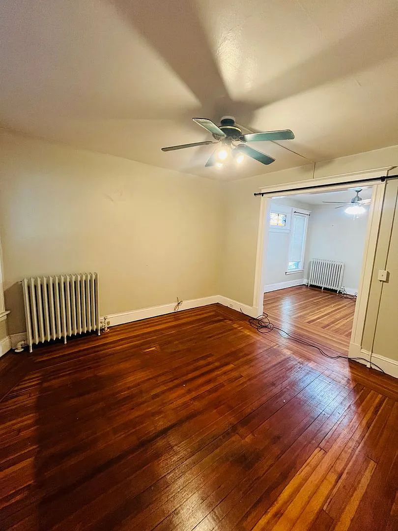 11 Barclay — Photo 4