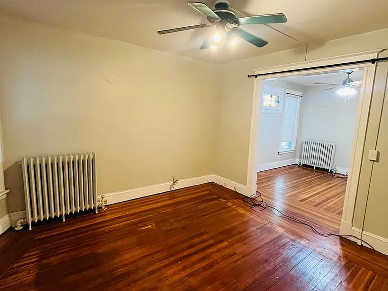 11 Barclay — Photo 4