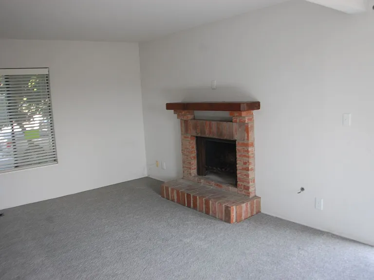 733 N Voluntario St — Photo 9