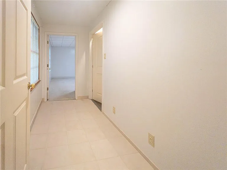 965 Millbrook Ct — Photo 28