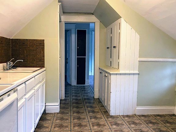 3rd image of 703 Spencer St NE #2