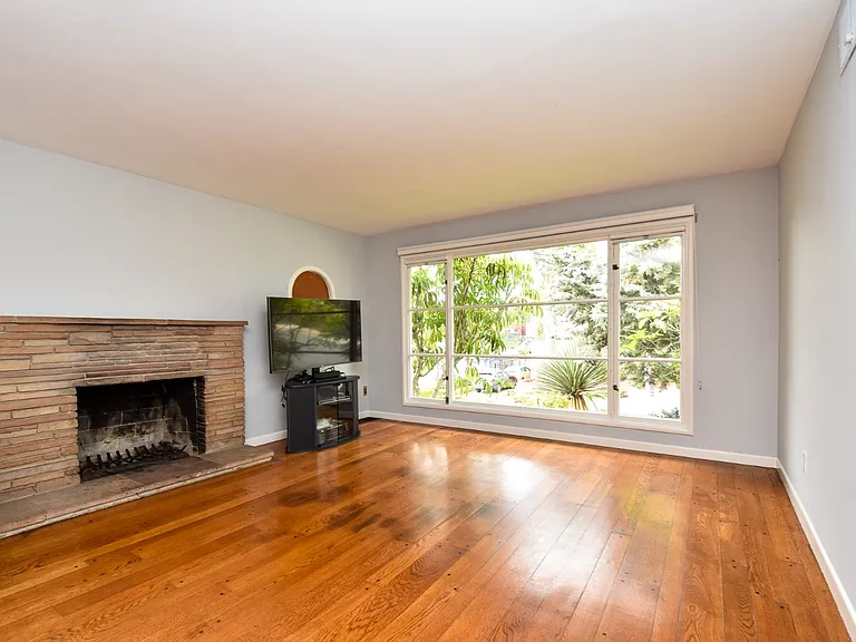 4232 Laguna Ave — Photo 4