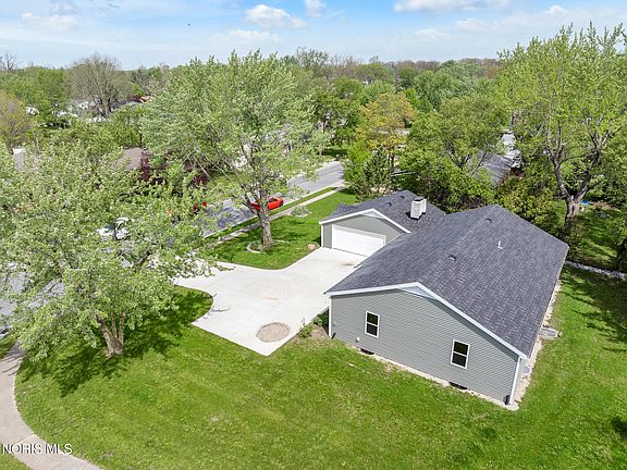 5th image of 202 Fenway Dr