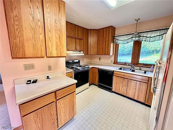 2nd image of 8238 Center Rd