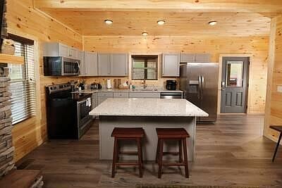 5th image of 3292 Pine Peak Way