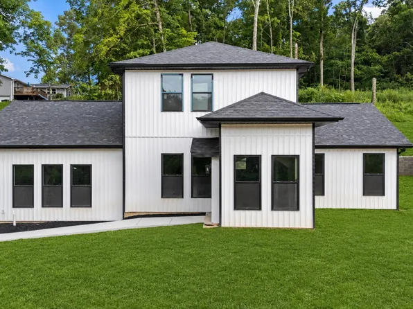 1045 N Gay St, Dandridge, TN 37725
