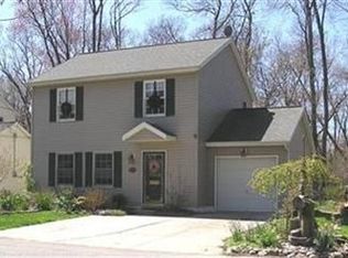 4898 Lakeview Dr, Mentor, OH 44060