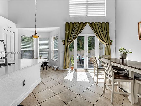 4th image of 1755 NE 37th Ave #0