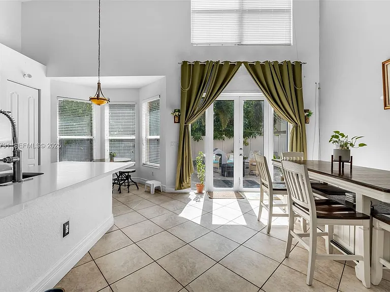 1755 NE 37th Ave — Photo 7