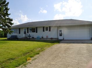 4041 Stoffel Rd, Bernard, IA 52032