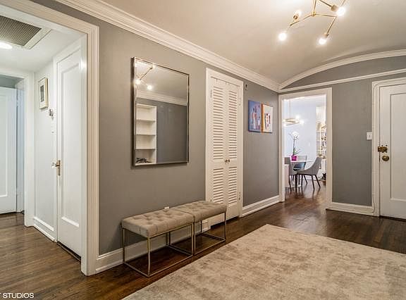 3rd image of 417 W Aldine Ave #2B