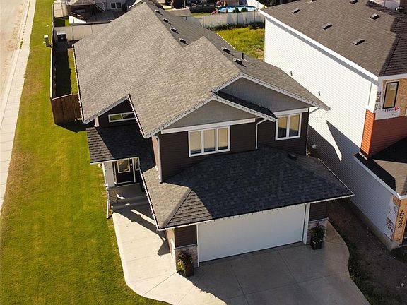 2nd image of 626 Kinloch CRESCENT