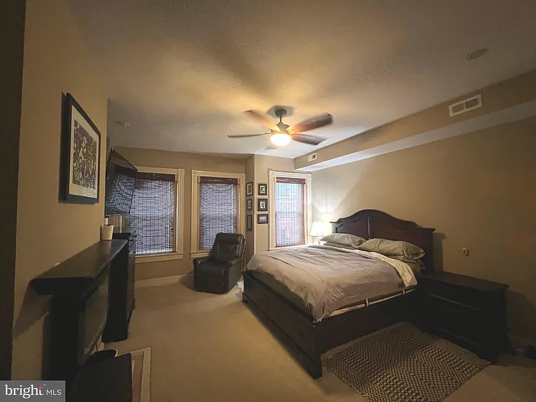 727 Reservoir St — Photo 16