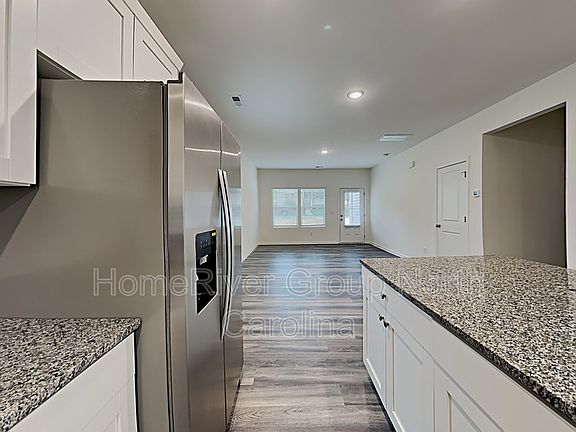4th image of 307 Cloverdale Ct