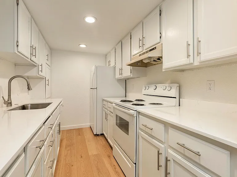 Crestwood Place — Photo 25