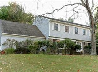 192 Deerfield Ln N, Pleasantville, NY 10570