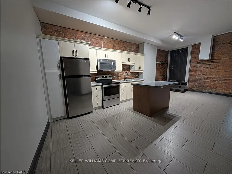 473 King St W #B — Photo 4