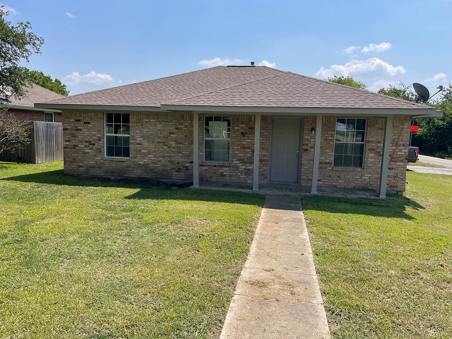 601 FM 272 — Photo 2