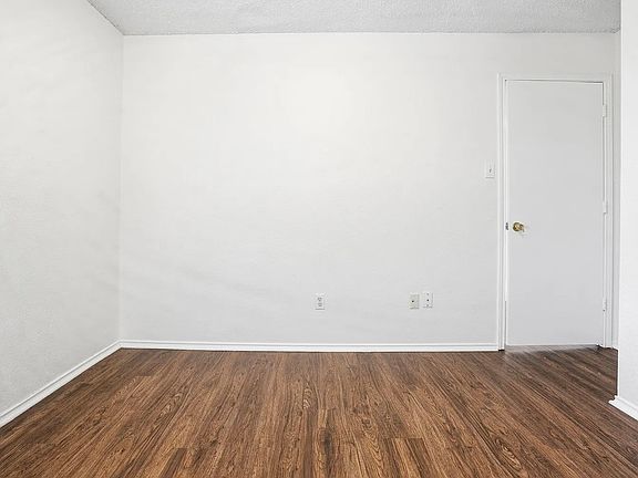 5th image of 1100 Seneca Dr #2
