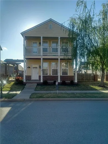637 N Longfellow Ln Photo 1