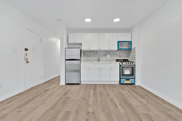 Rented by R New York | media 7