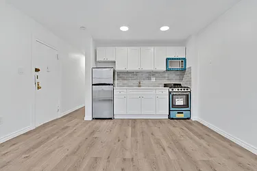 Rented by R New York