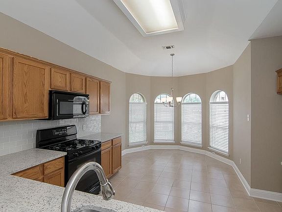 5th image of 2920 Dover Dr