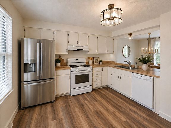 4th image of 1004 Timberglen Dr