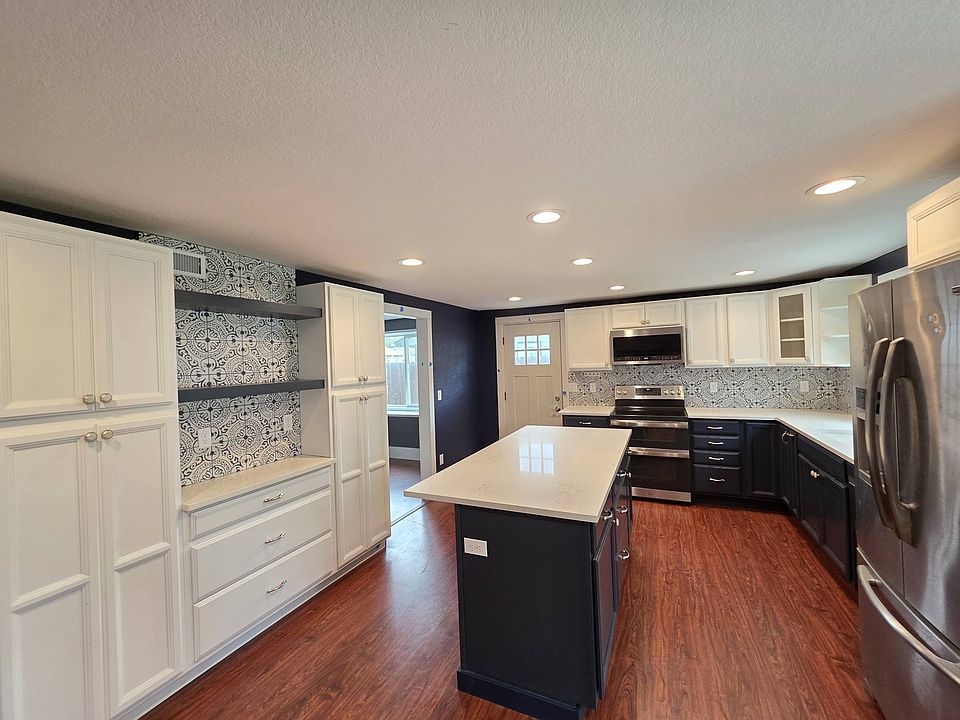 1st image of 417 Cottonwood Dr