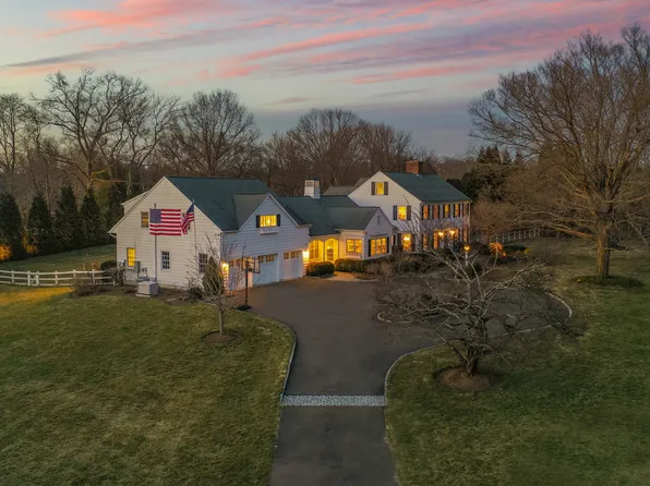 330 Morehouse Ln, Southport, CT 06890
