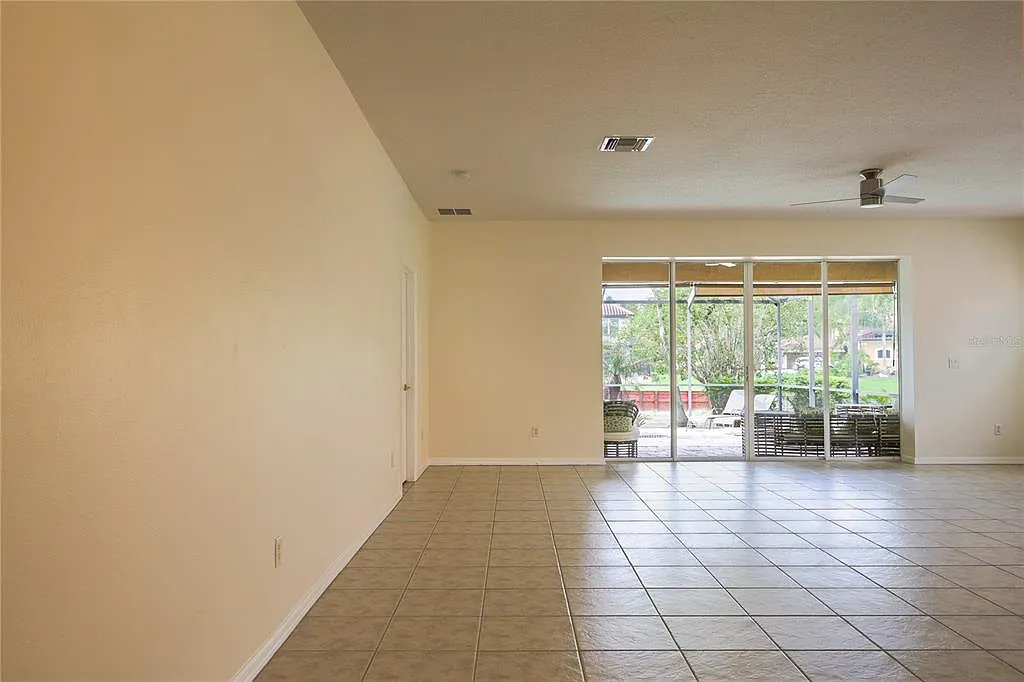 3 bed, 2.0 bath, 1952 sqft, $3,300 — Photo 4