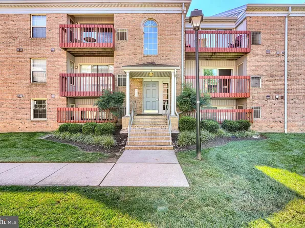 2 Cedar Valley Pl APT 204, Essex, MD 21221