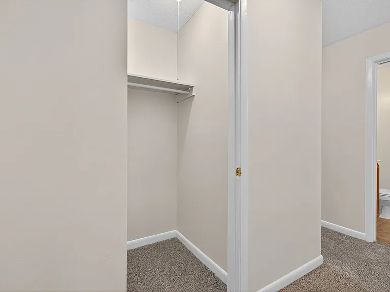 Woodlocke Apartments — Photo 59