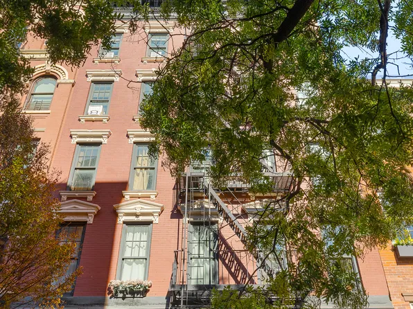 321 West 11th Street image 9 of 12