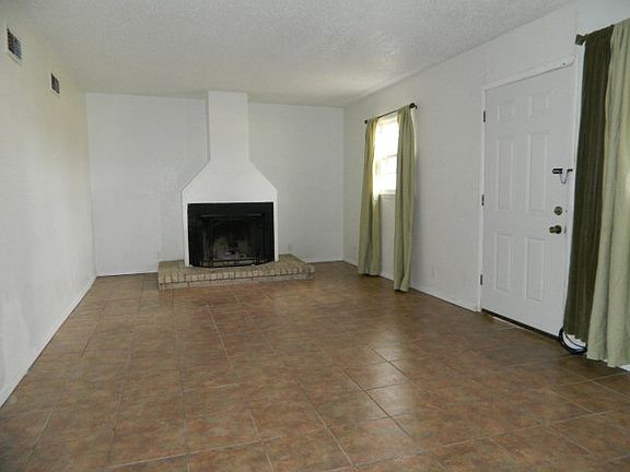 3rd image of 1721 E 10th St