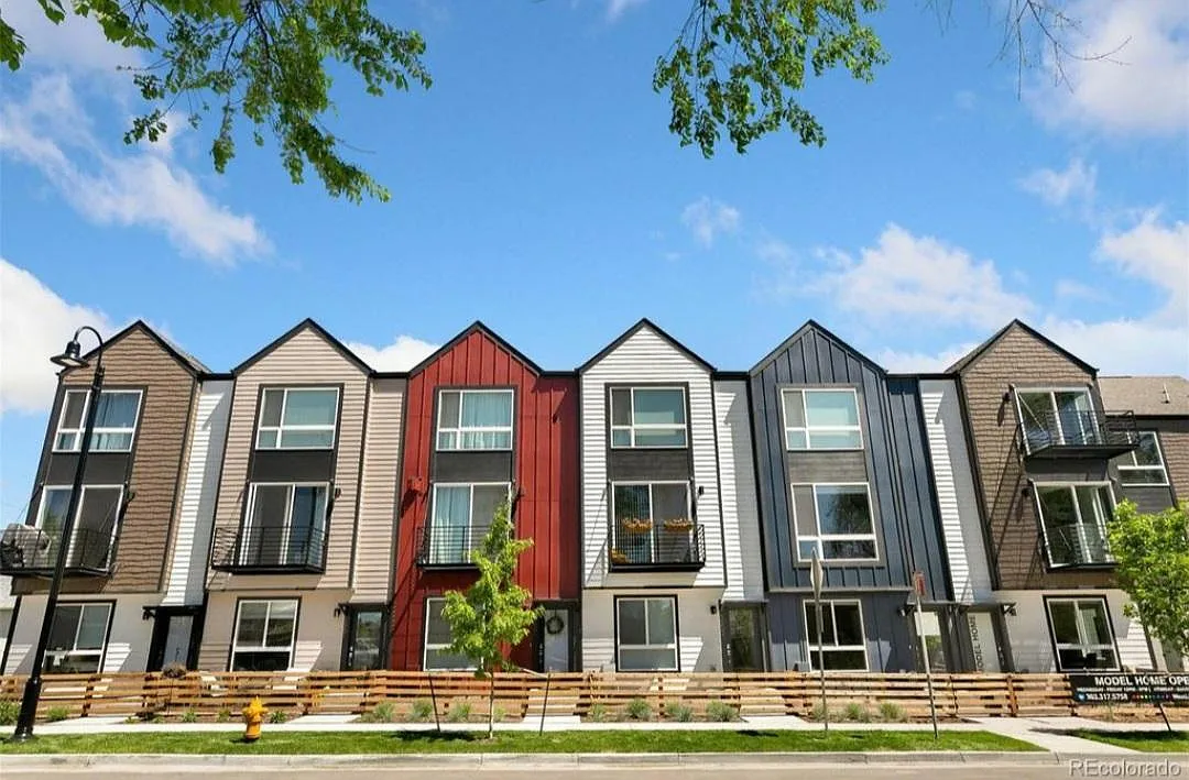 2 bed, 2.5 bath, 1769 sqft, $2,400 — Photo 1