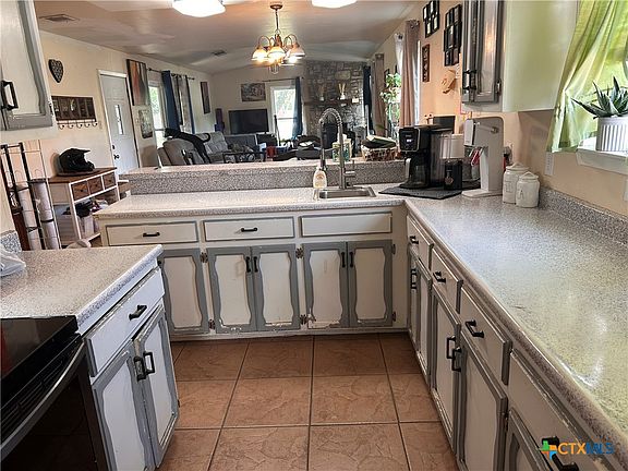 5th image of 1215 Paradise Dr
