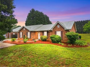 5200 Robin Ln, Randleman, NC 27317