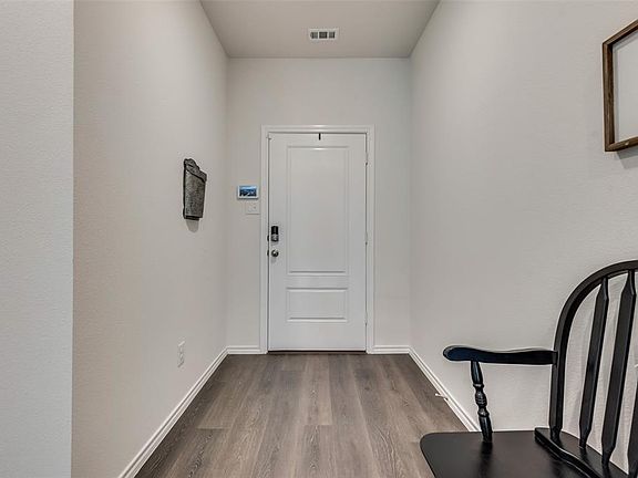 5th image of 111 Gallant Fox Ln
