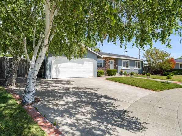 8633 Briarwood Ln, Dublin, CA 94568