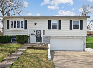 2231 Graham Cir, Dubuque, IA 52002