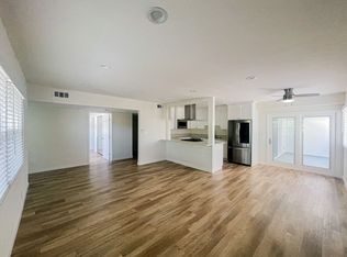 Modern 1-Bedroom in Prime Manhattan Beach In-Unit Laundry & Parking Included!, Manhattan Beach, CA 90266