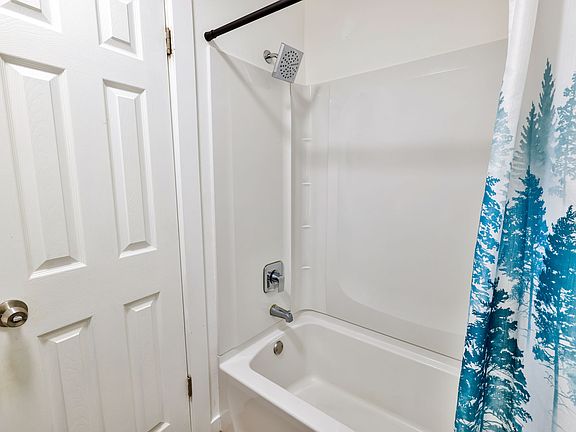 5th image of 303 E 2nd St #10