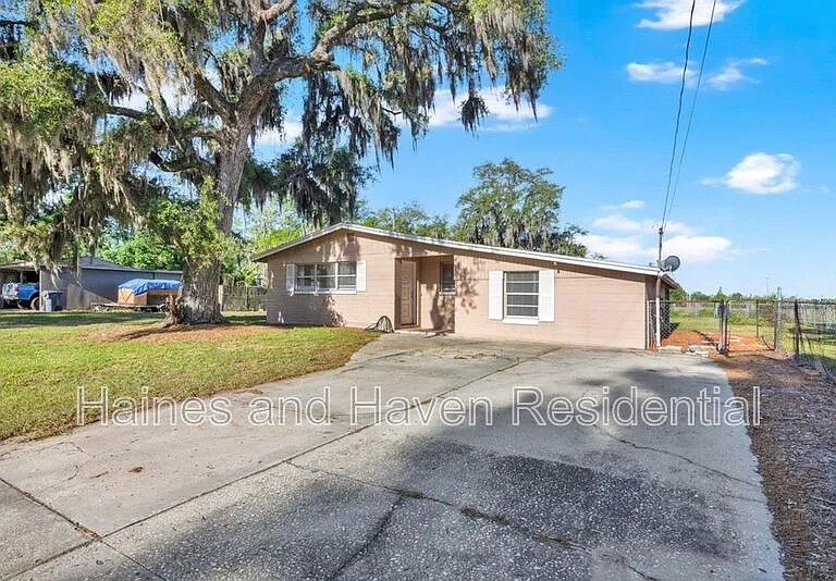 218 Dennis Ave — Photo 3