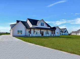 543 Buffalo Trl, Angleton, TX 77515