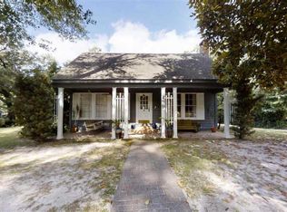 459 1st St, Jasper, TX 75951