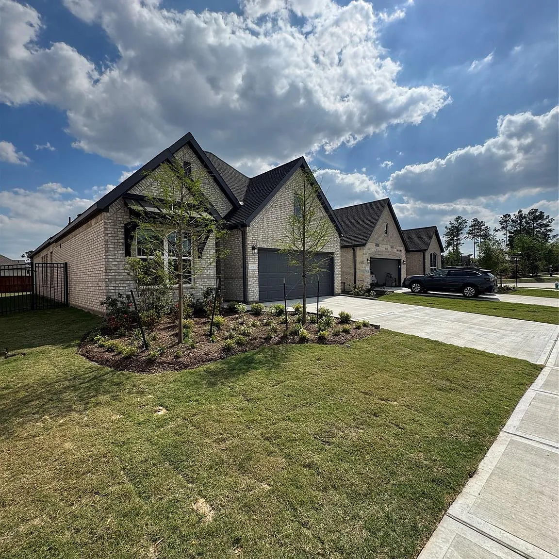 4 bed, 3.0 bath, 2400 sqft, $2,650 — Photo 2